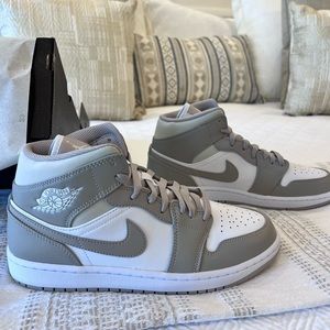 Air Jordan 1 Mid NWT